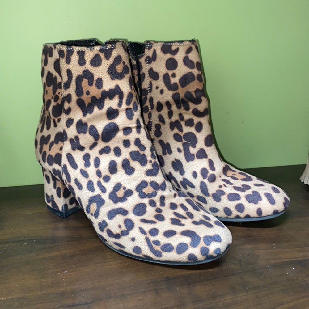 Leopard Print Short Heeled Ankle Booties Size 6.5